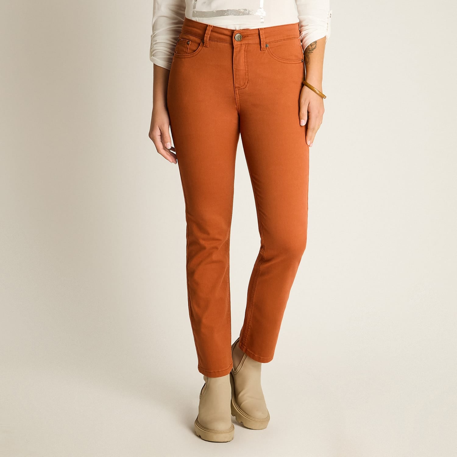 Jeans Terracota Elasticidad Baja Sin Forro Calce Normal Tela Denim